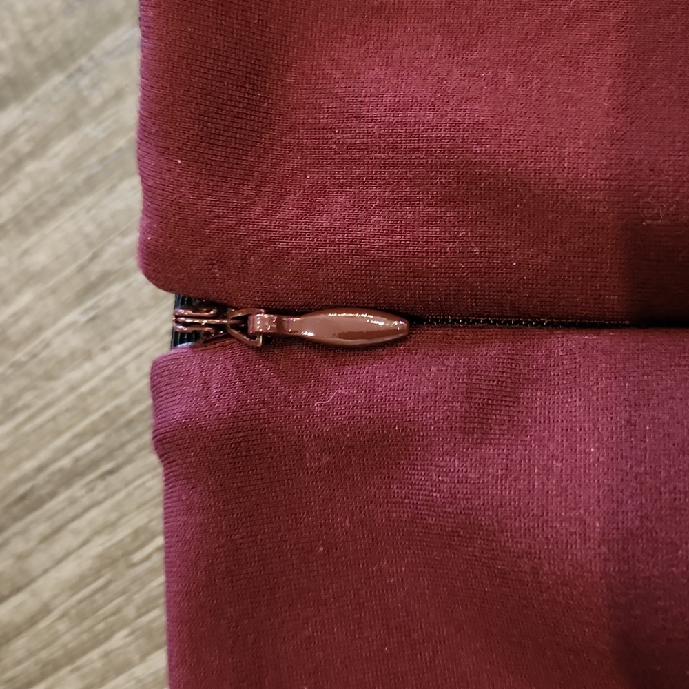Ann Taylor Deep Burgandy Stretch Pencil Skirt - Size 8 - Picture 6 of 9